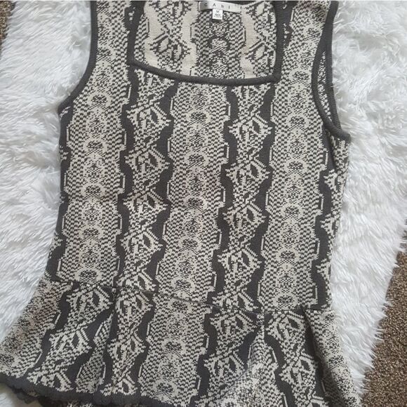 Cabi peplum shell sleeveless sweater top Womens Size Medium - Picture 1 of 5